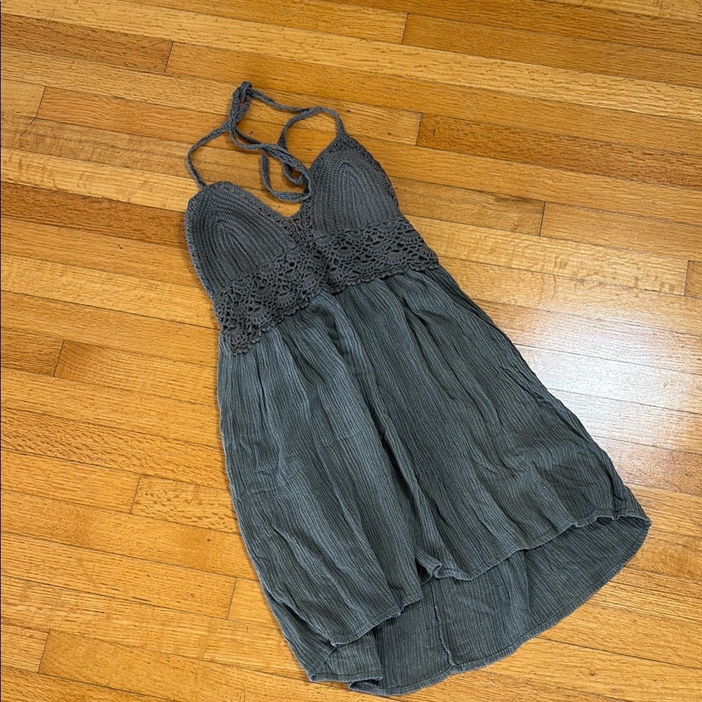 WINDSOR Chic Gray Halter Dress with Crochet Accents